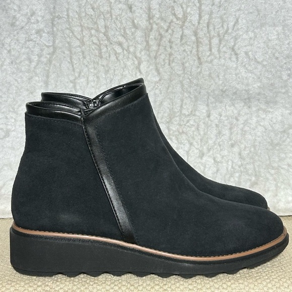 Clarks Shoes - Clarks Womens Black Suede Sharon Heights Side Zip Ankle Booties Boots SZ 8.5